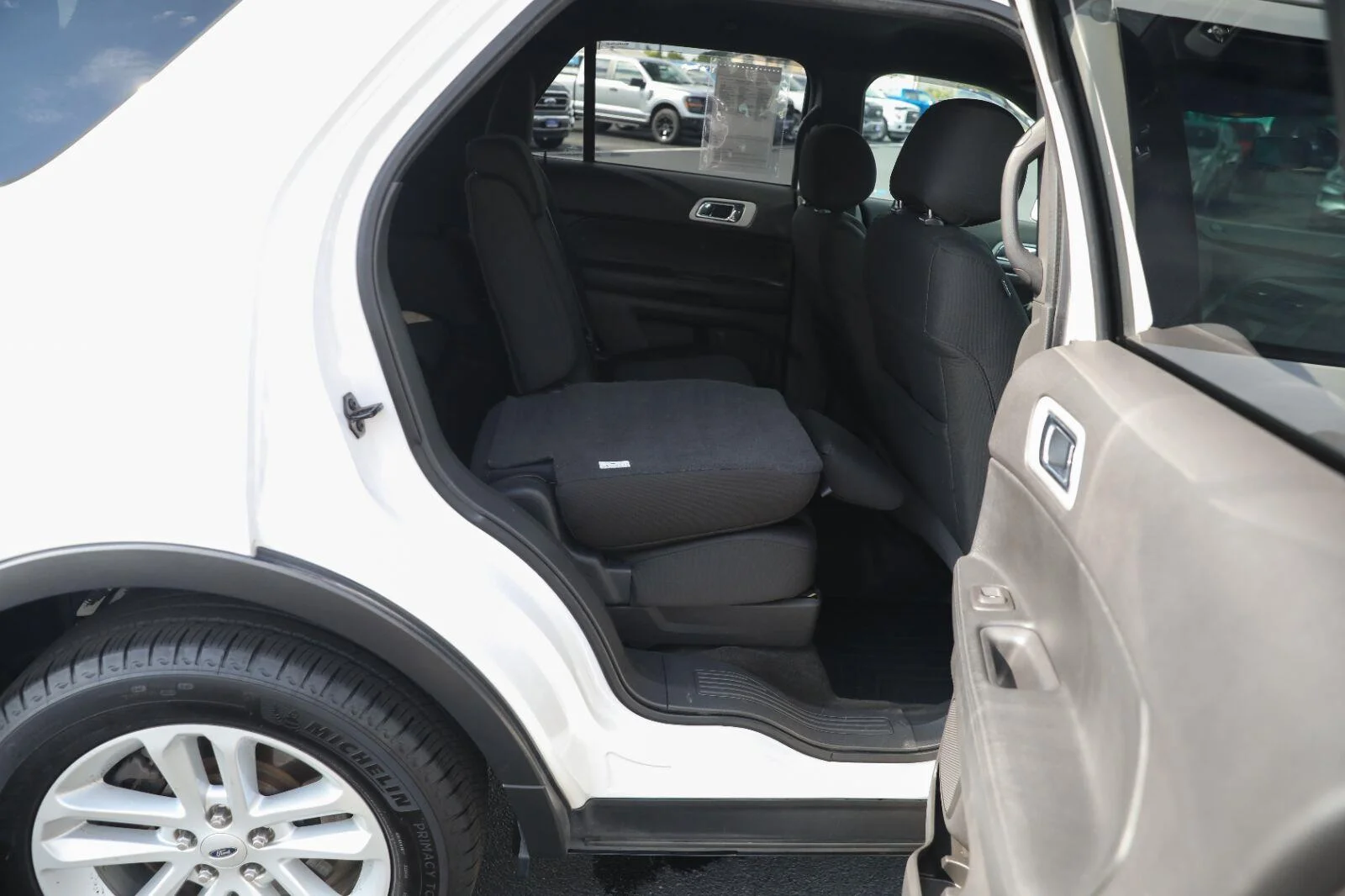 Used 2013 White Platinum Metallic Tri-Coat Ford XLT image 37