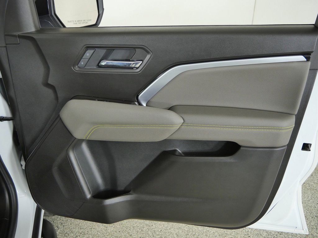 Used 2025 White Chevrolet ZR2 image 19