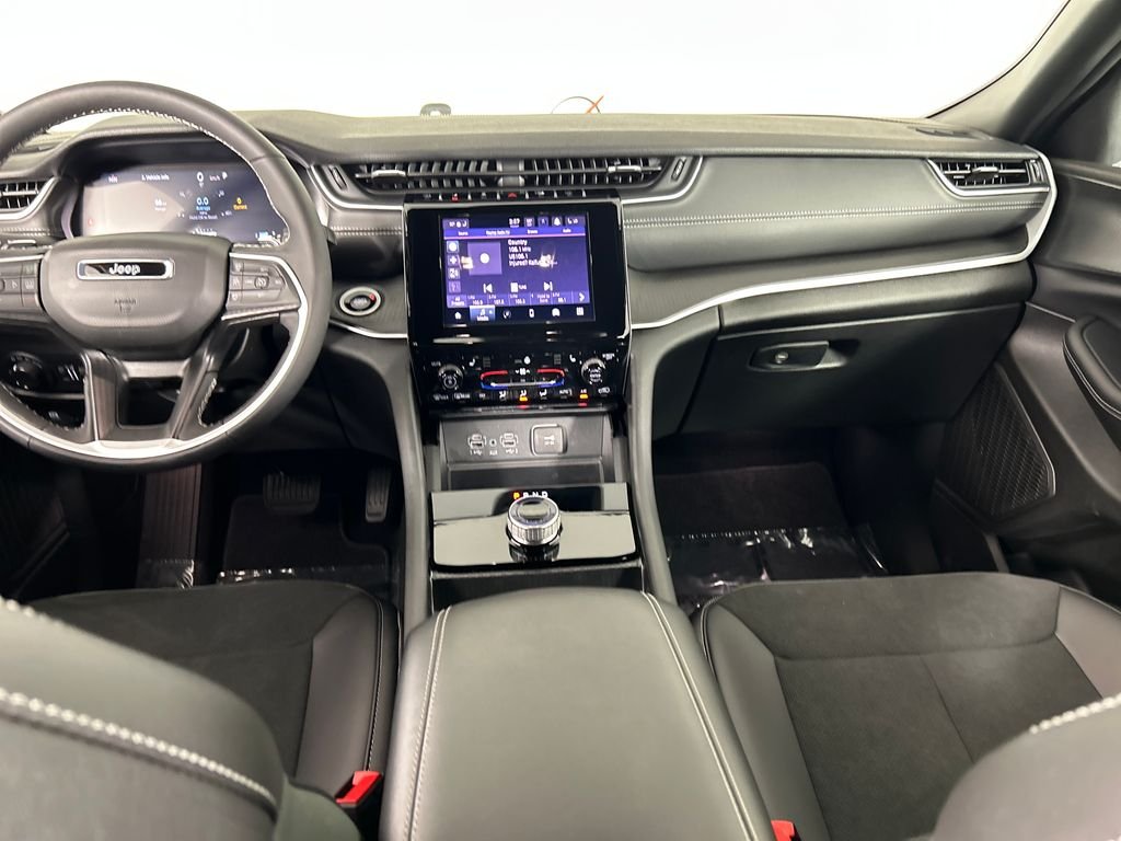 Used 2025 Red Jeep Altitude image 17