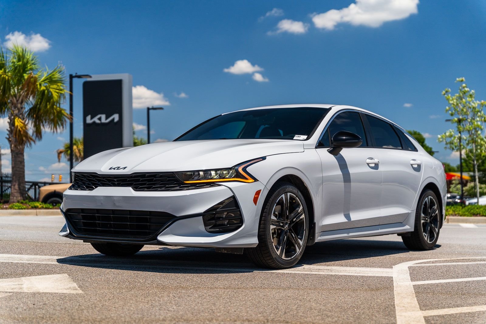 Used 2023 White Kia GT-Line image 2