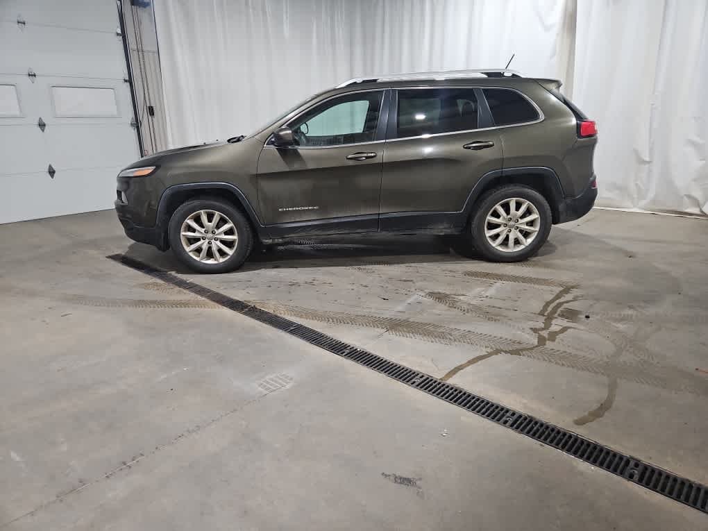 Used 2014  Jeep Limited image 2