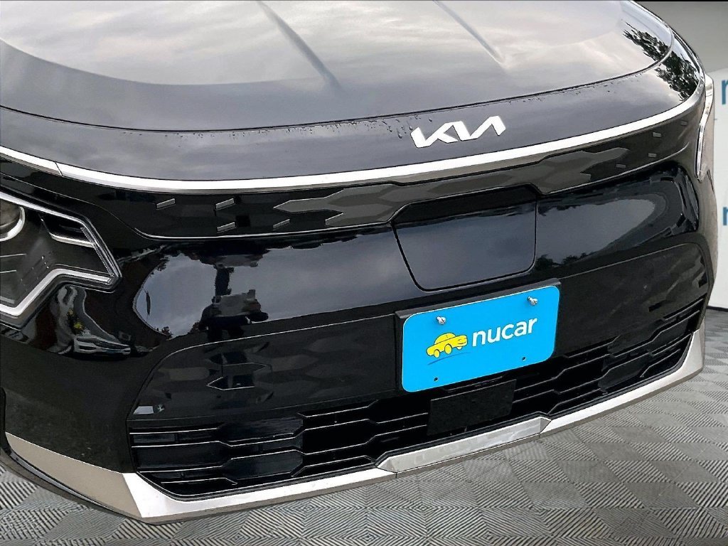 Used 2025 Black Kia Wind image 31
