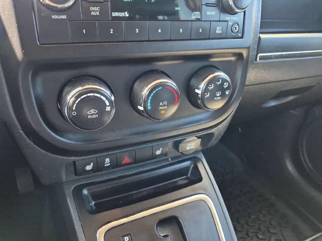 Used 2012 True Blue Pearlcoat Jeep Latitude image 17