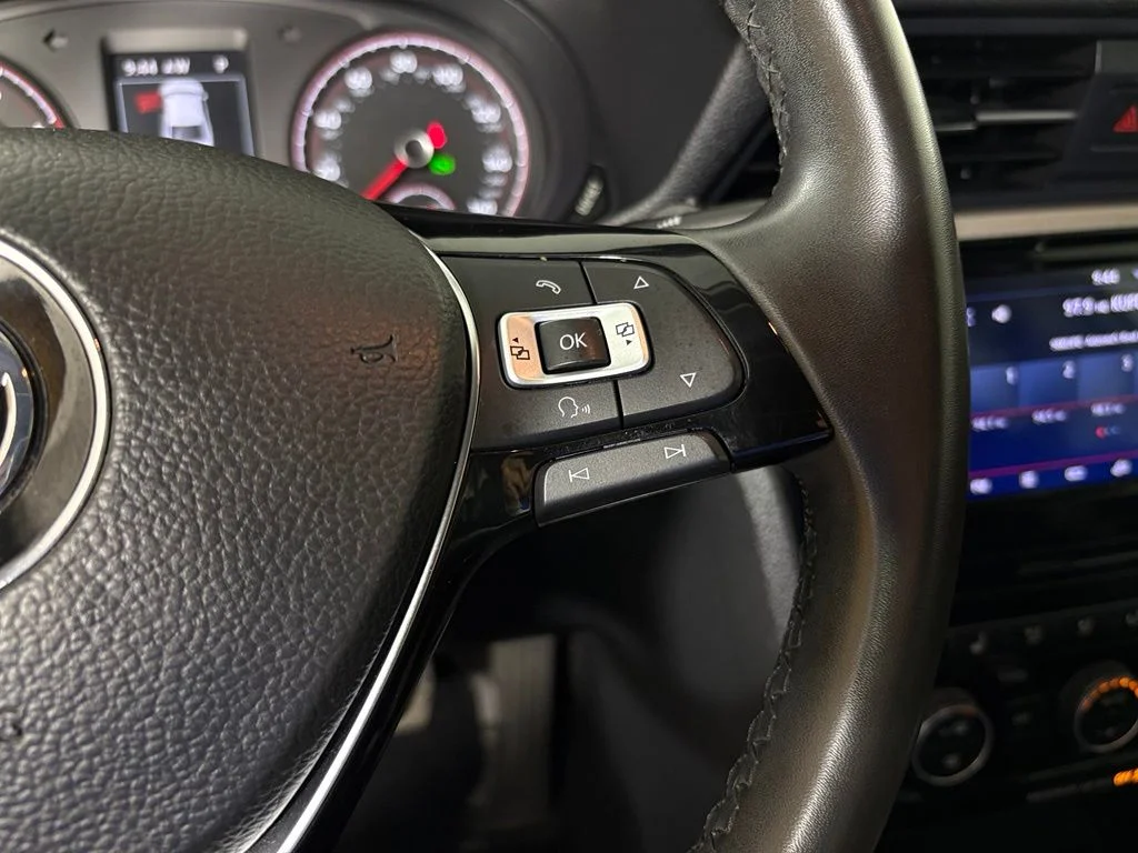 Used 2022  Volkswagen 2.0T SE image 19