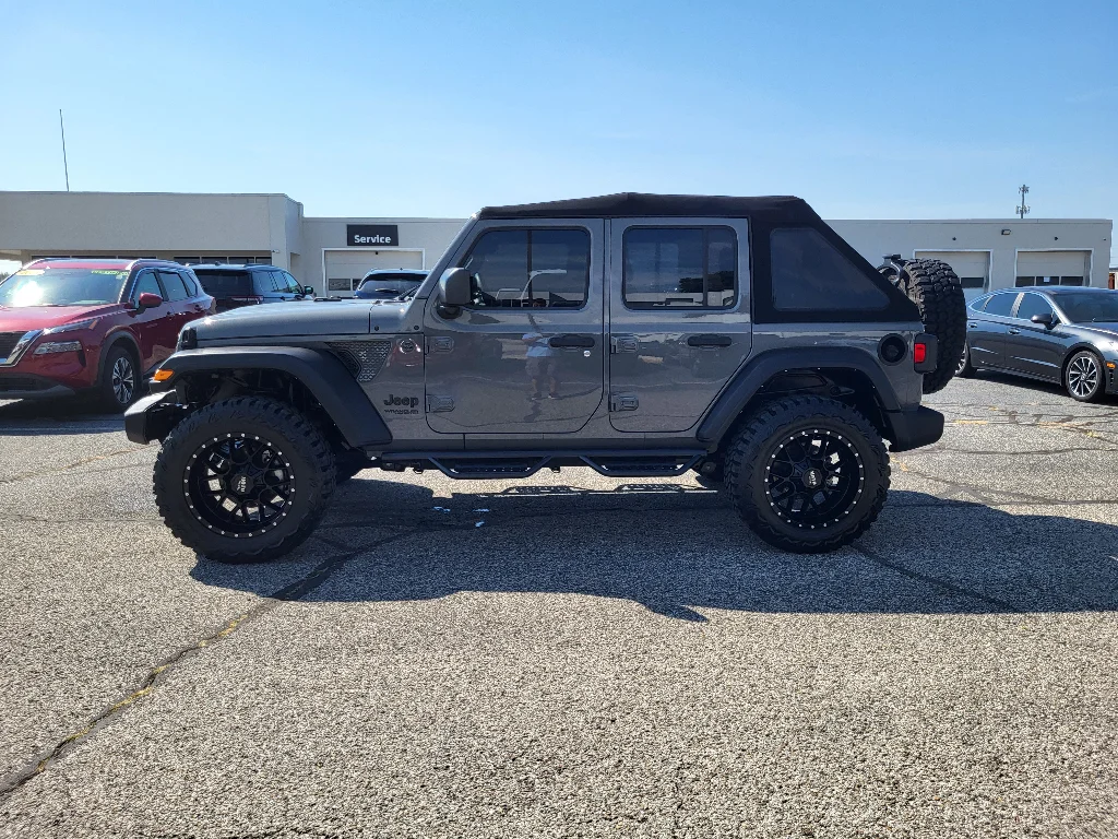 Used 2022 Sting-Gray Clearcoat Jeep Unlimited Sport image 9