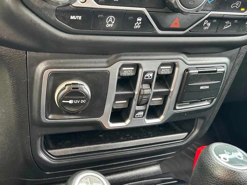Certified Used 2018 Black Jeep Unlimited Sahara image 29