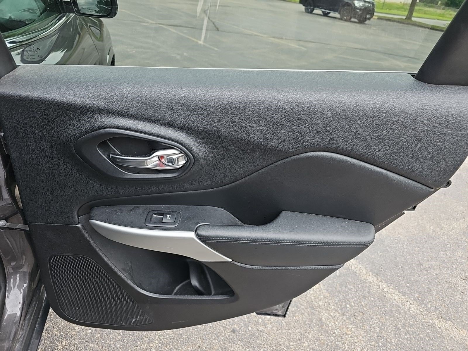 Used 2018 Granite Crystal Metallic Clearcoat Jeep Overland image 11