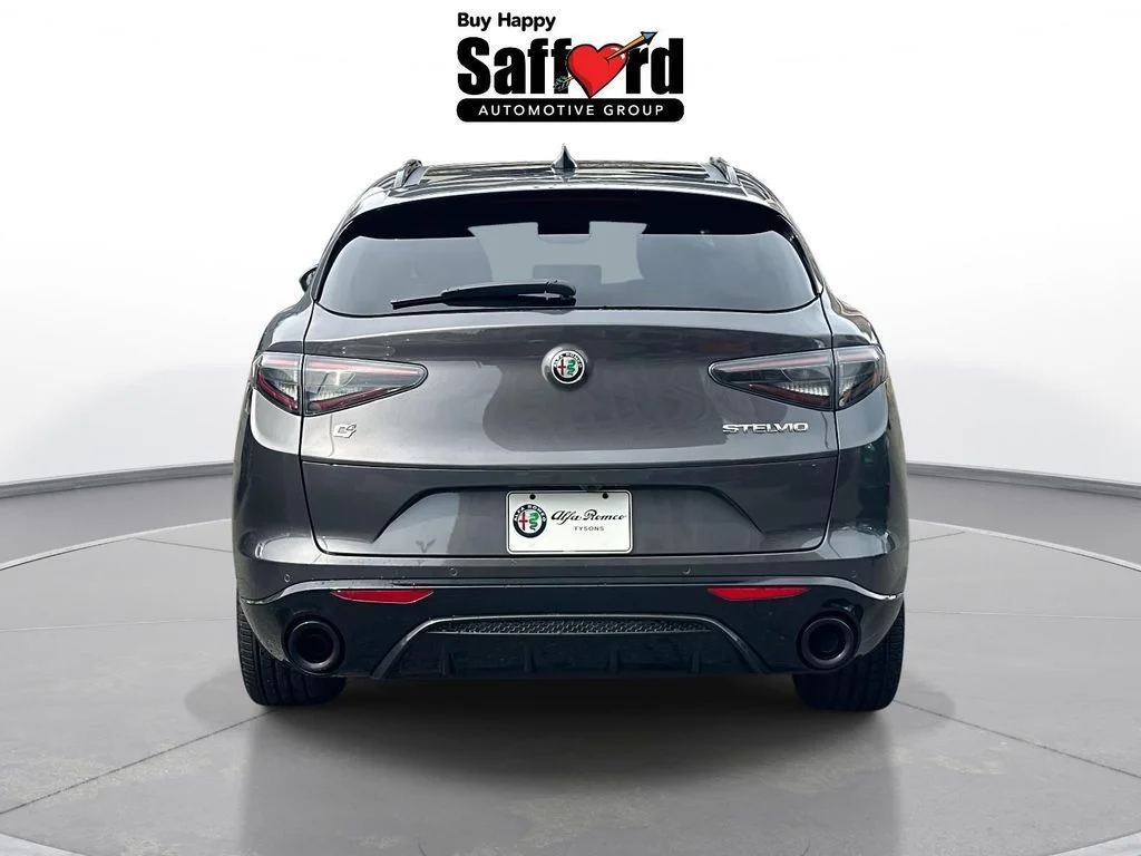 New 2026 Vesuvio Gray Metallic Exterior Paint Alfa Romeo Base image 7