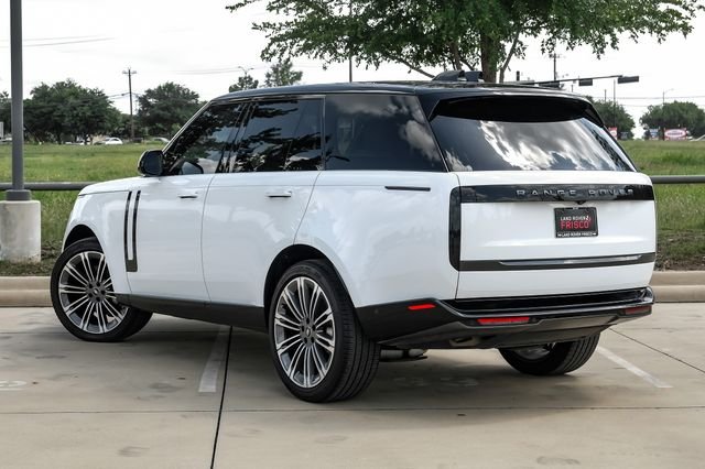 Used 2025 White Land Rover SE image 11