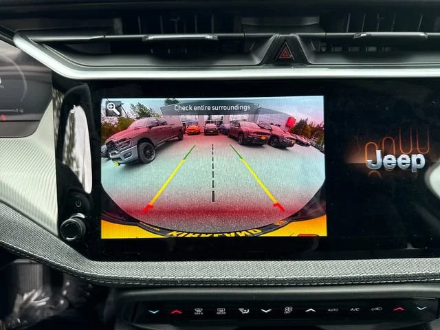 New 2026 Diamond Black Crystal Pearl-Coat Exterior Paint Jeep Laredo image 24