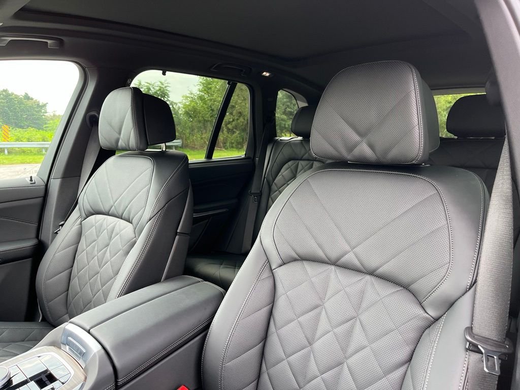 Used 2026 Gray BMW xDrive40i image 17