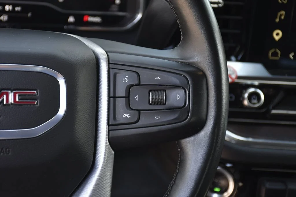 Used 2025 Onyx Black GMC SLT image 9