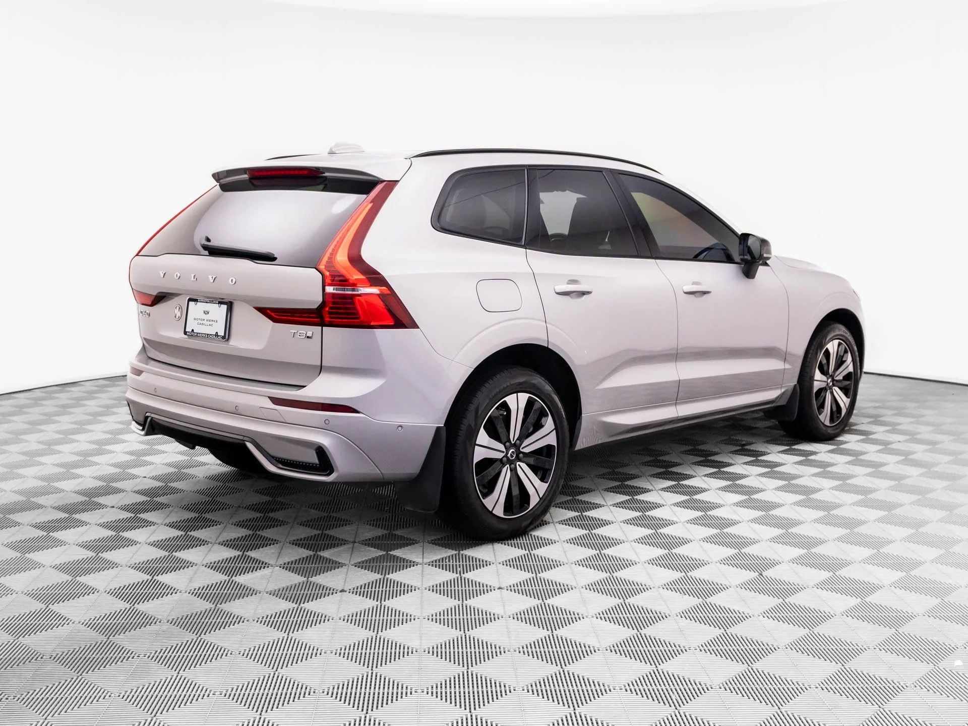 Used 2025 Silver Volvo T8 Plus image 5