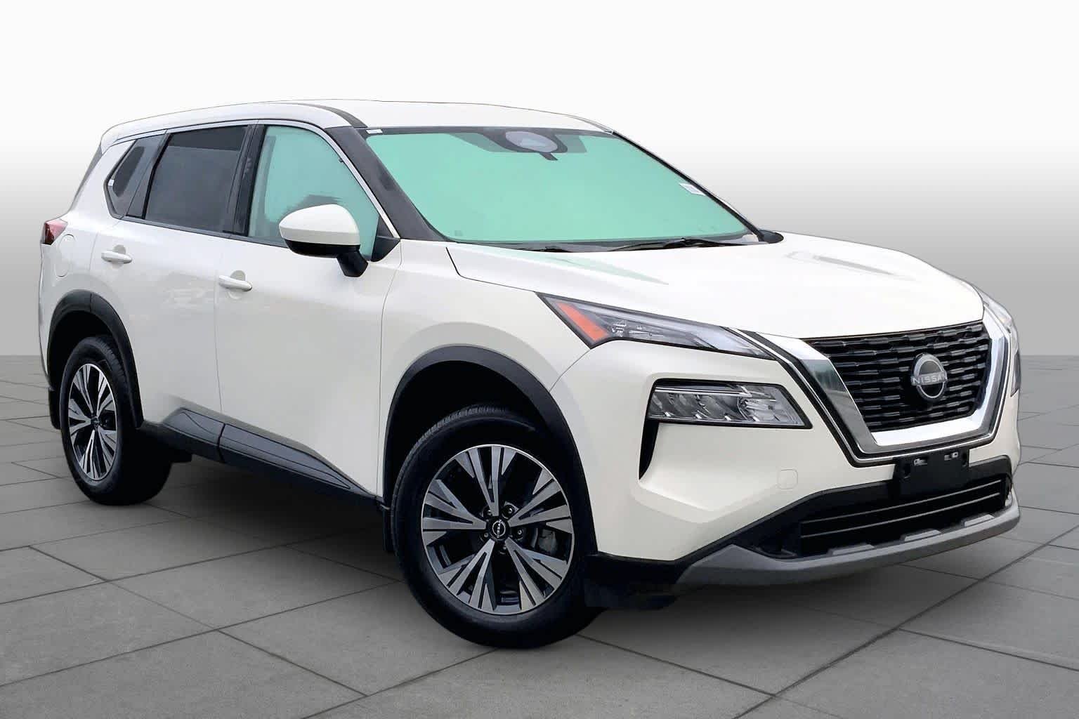 Used 2023 Pearl White Tricoat Nissan SV image 3