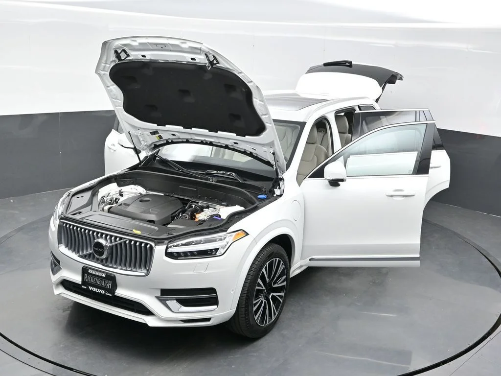 Certified Used 2025 Crystal White Volvo Plus image 41