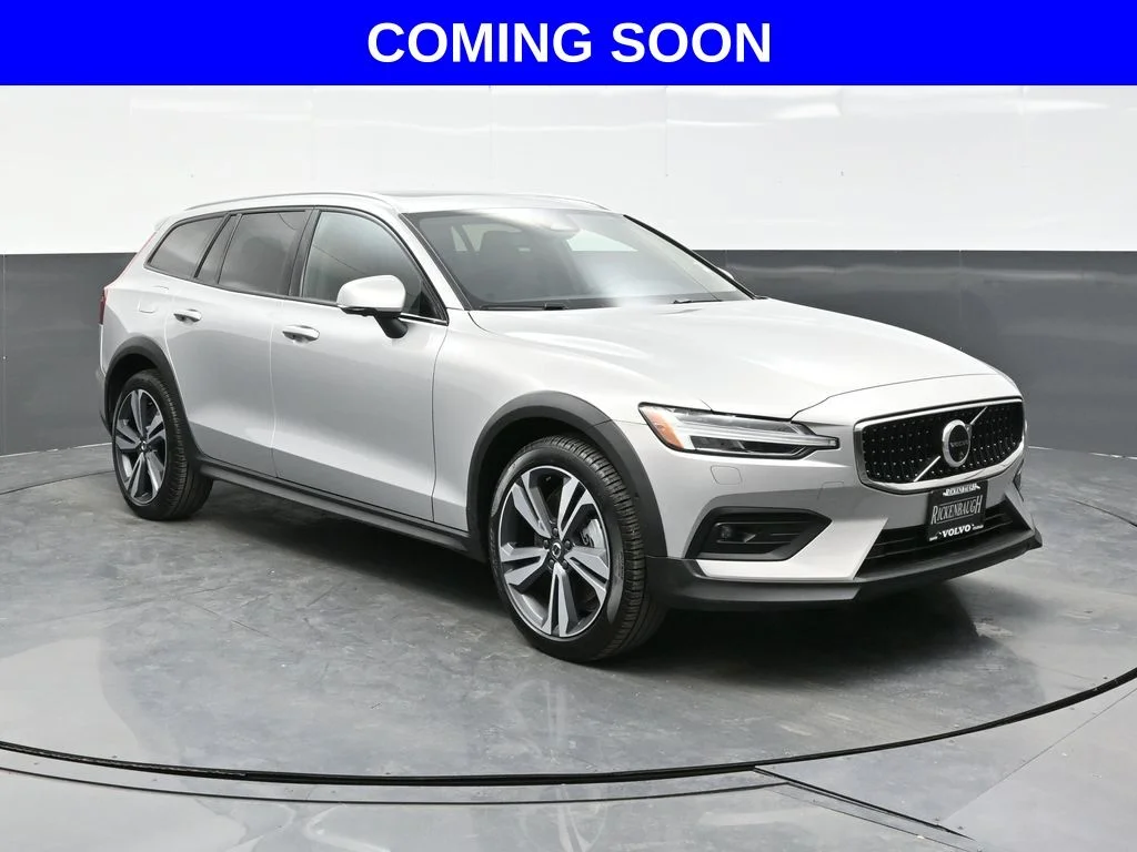 2025 Volvo V60 Cross Country B5 Plus AWD's photo