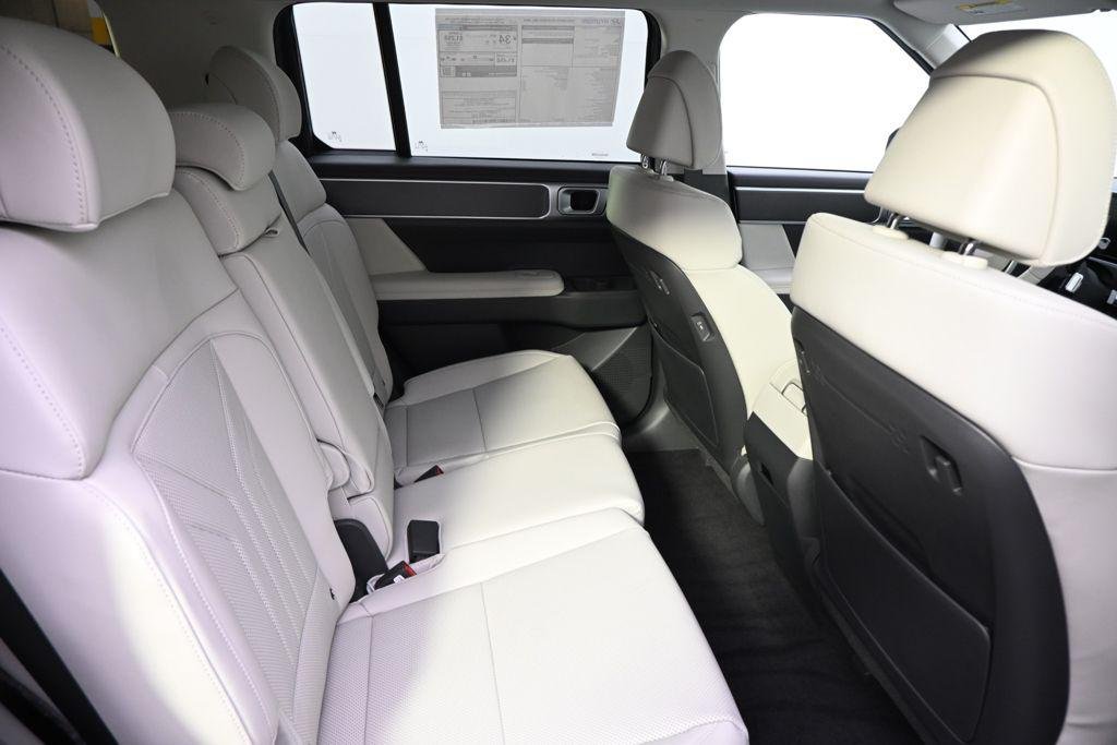 New 2026 Shimmering Silver Hyundai SEL image 18