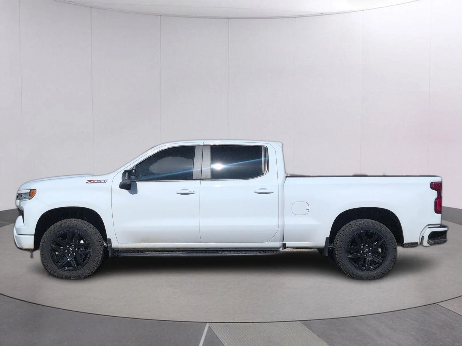 Used 2025 Summit White Chevrolet RST image 2
