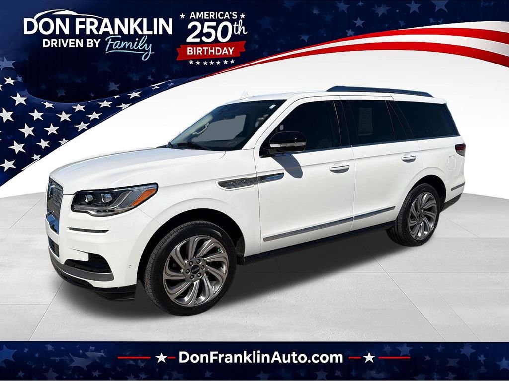 Used 2023 White Lincoln Reserve image 1