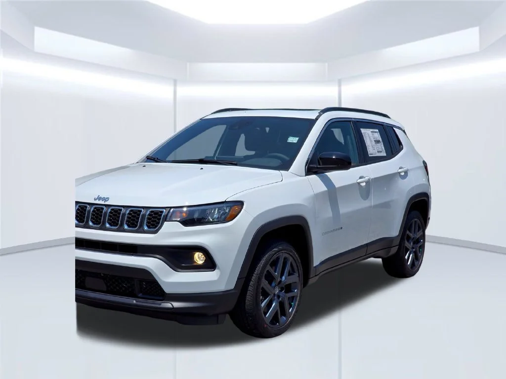 New 2026 White Jeep Latitude image 42