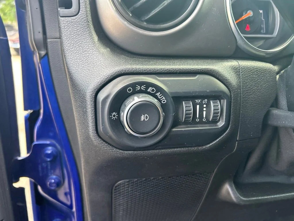 Used 2019 Blue Jeep Unlimited Sport S image 34