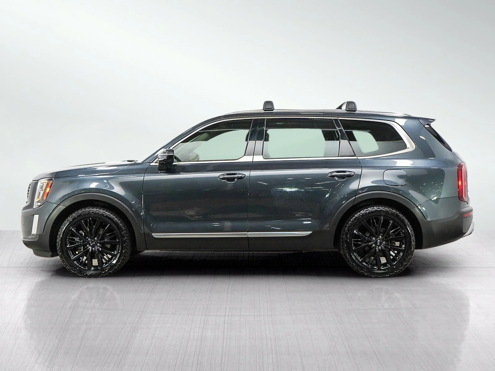 Used 2020 Kia Telluride SX with VIN 5XYP5DHC4LG049321 for sale in Burnsville, Minnesota