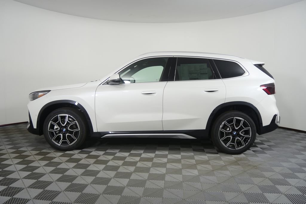New 2026 Mineral White Metallic BMW xDrive28i image 6