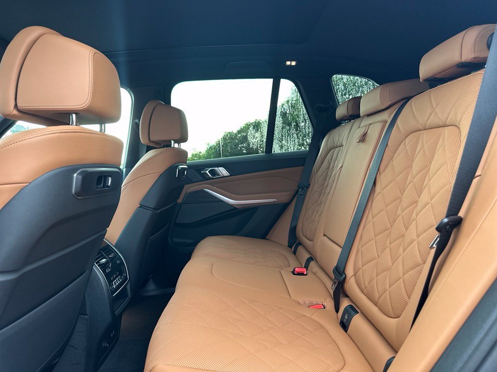 New 2026 Carbon Black Metallic BMW xDrive40i image 20
