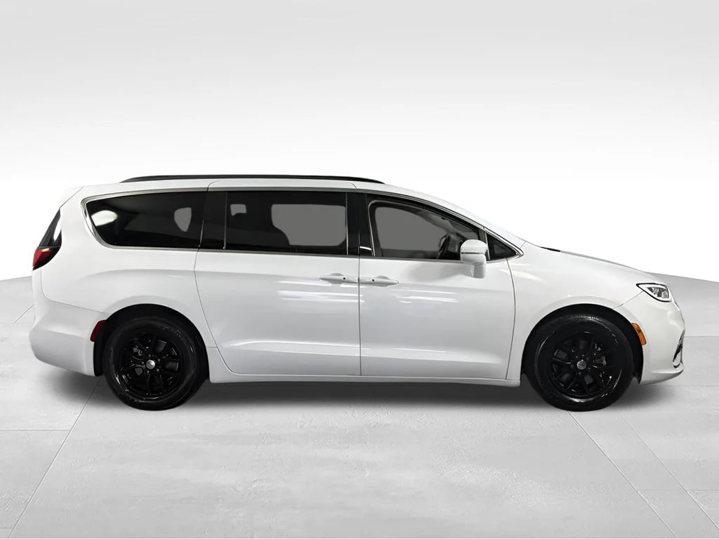 Used 2022 White Chrysler Touring L image 12
