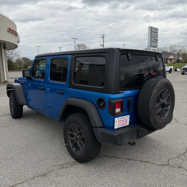 Used 2024  Jeep Sport S image 4