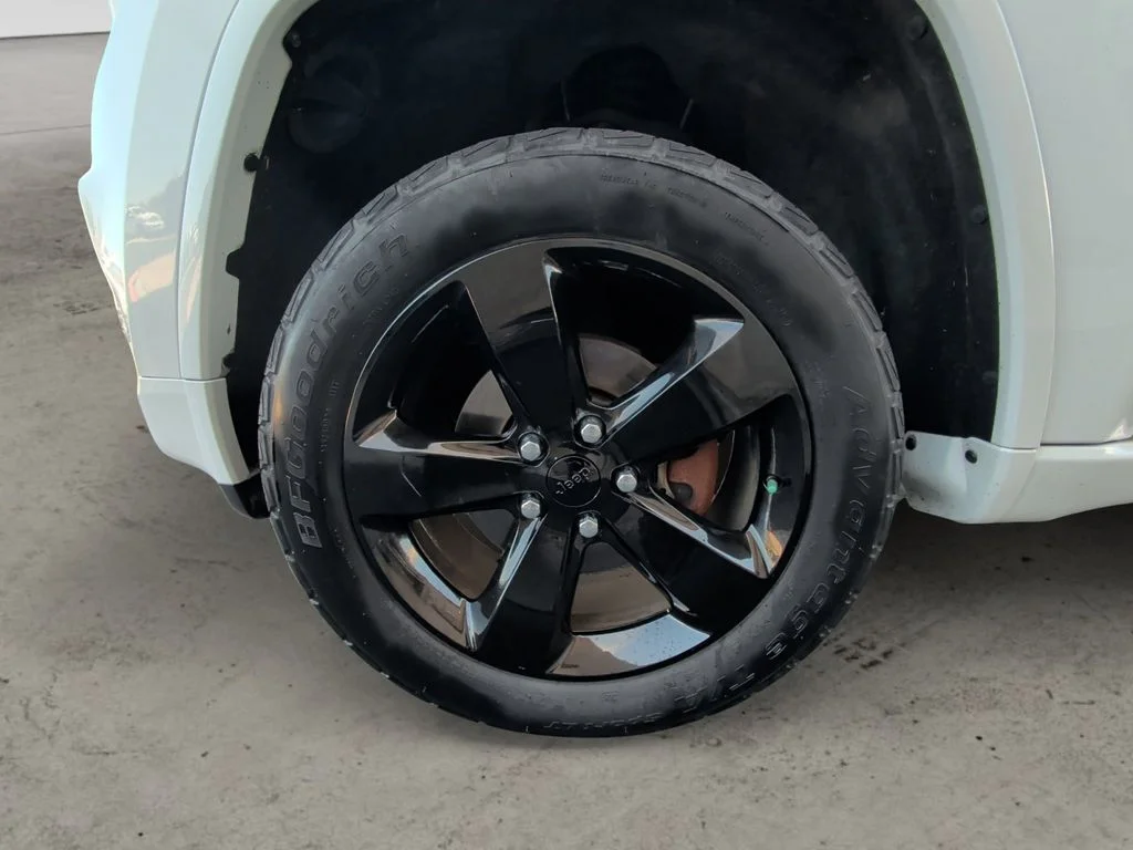 Used 2015 White Jeep Altitude image 14