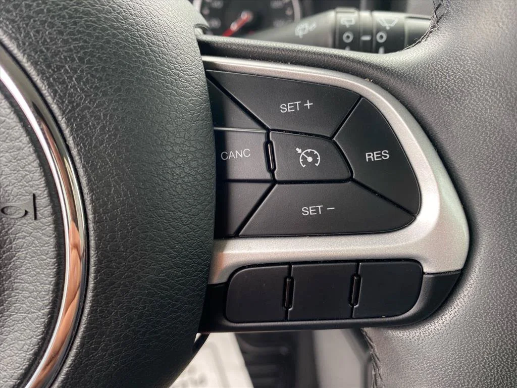 Used 2018 Black Jeep Latitude image 15