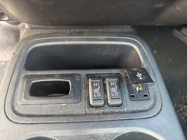 Used 2020 Black Mitsubishi  image 8