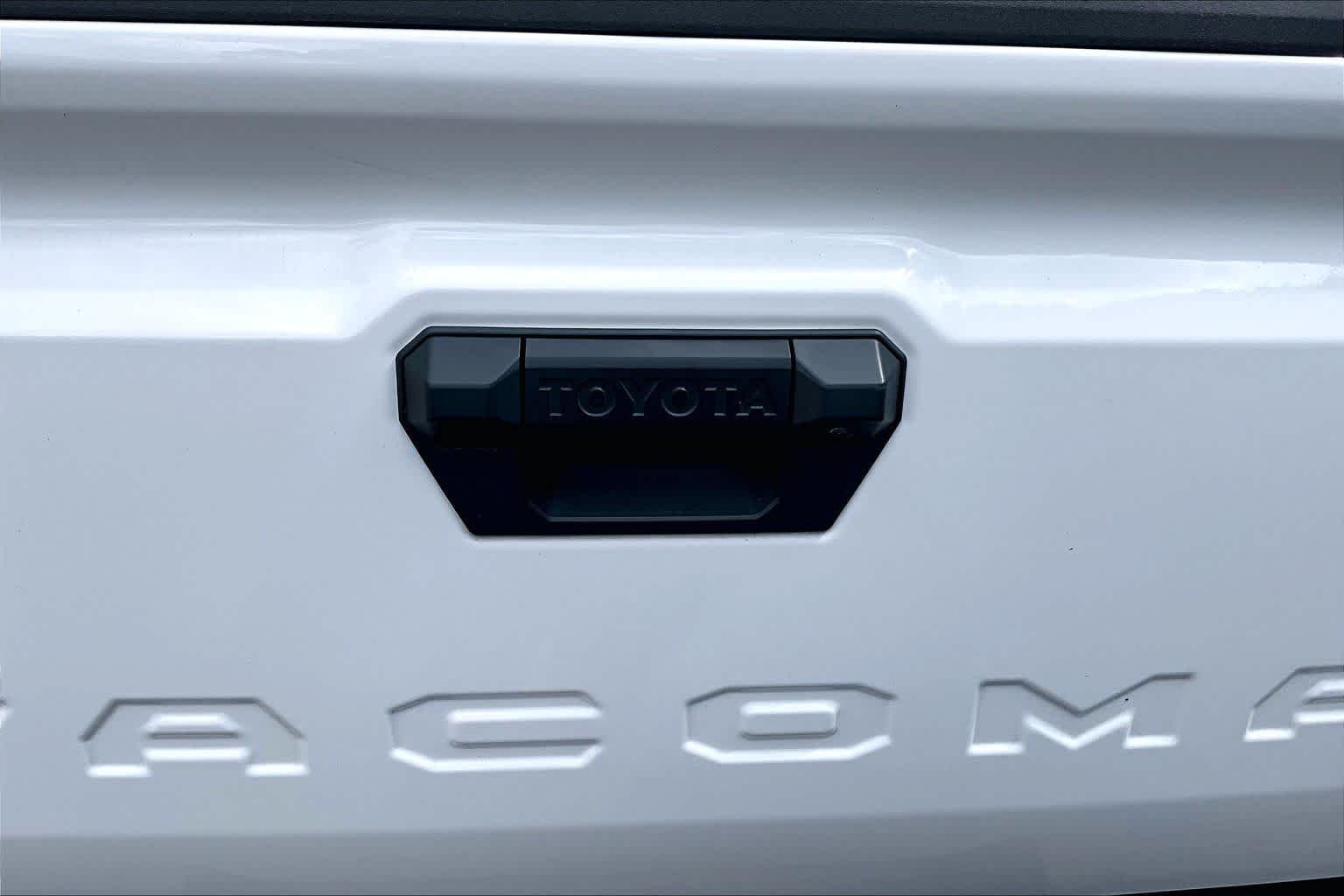 Used 2024 Ice Cap Toyota SR5 image 31