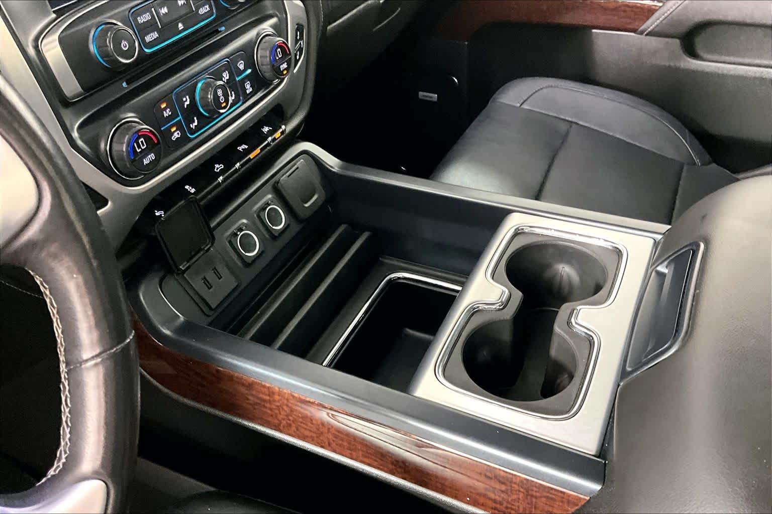 Used 2017 White Frost Tricoat GMC SLT image 16