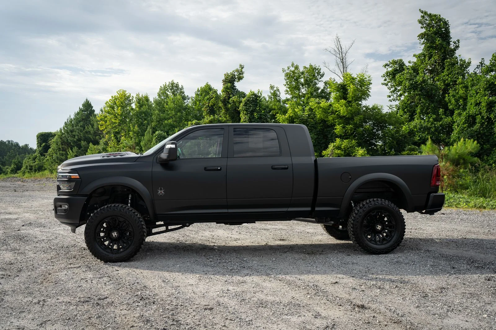 New 2026 Diamond Black Crystal Pearl-Coat Exterior Paint RAM Laramie with Black Widow Package image 13