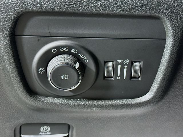 New 2026 Silver Zynith Exterior Paint Jeep Limited image 10