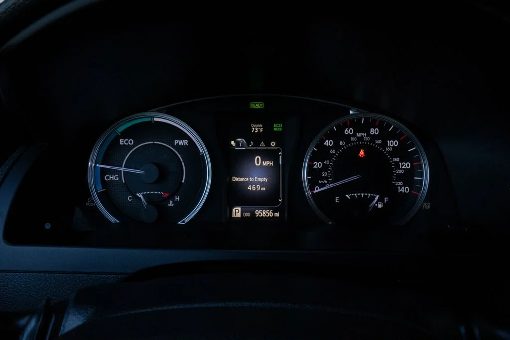 Used 2015 Red Toyota SE image 13