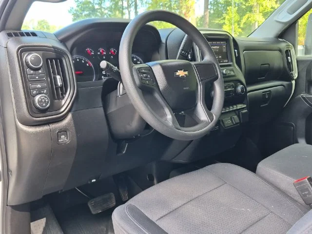 Used 2023 White Chevrolet Custom image 29