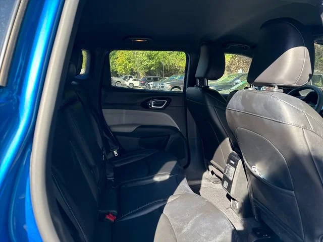 Used 2025 Hydro Blue Pearlcoat Jeep Limited image 10