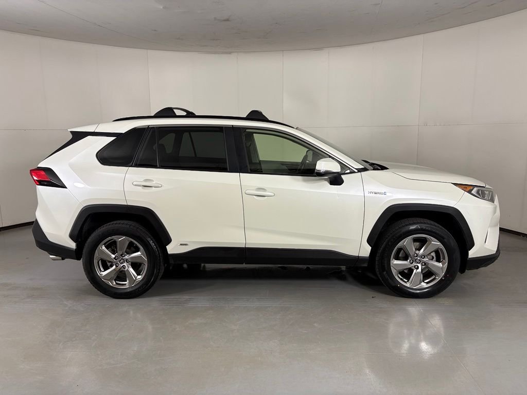 Used 2021 White Toyota XLE Premium image 9