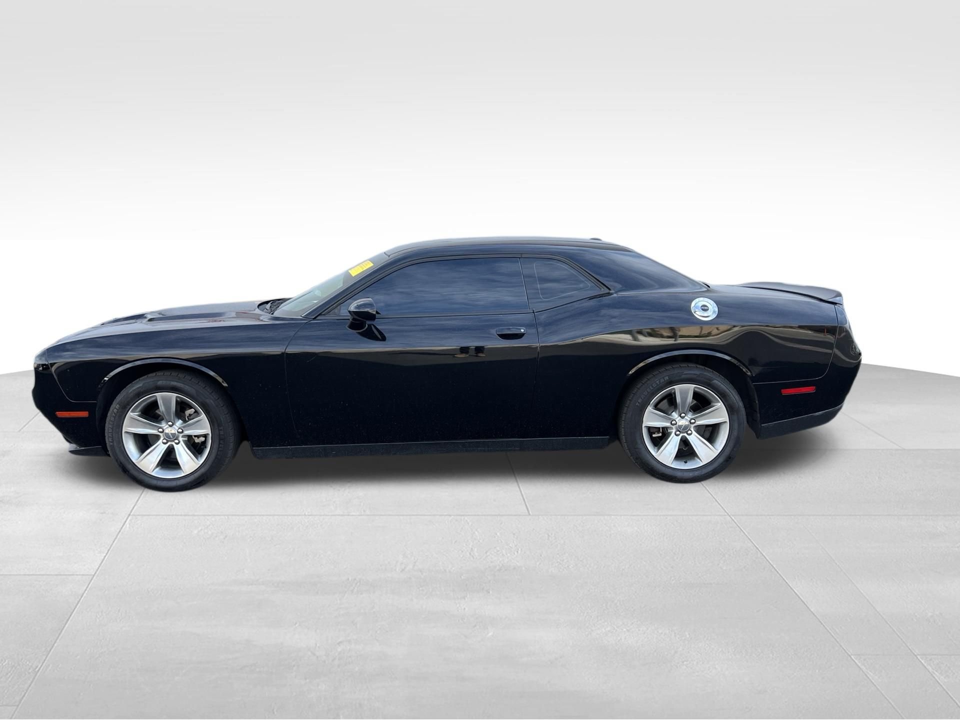 Used 2018 Black Dodge SXT image 7