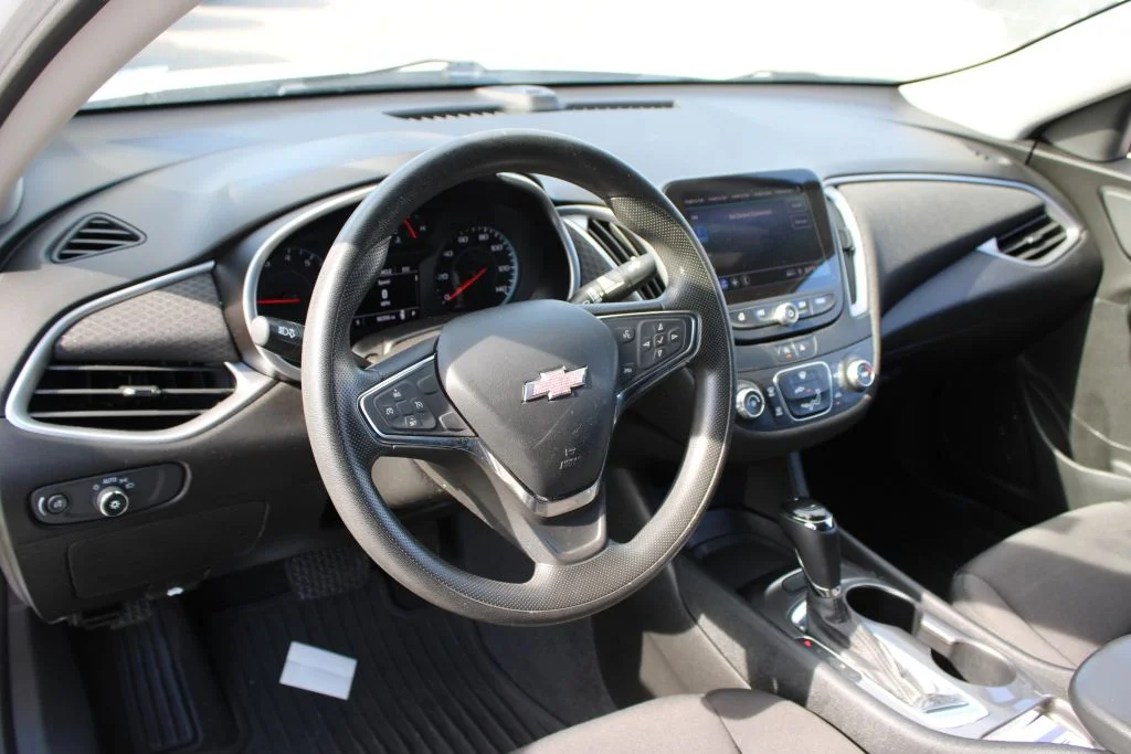 Used 2020 White Chevrolet LS image 27
