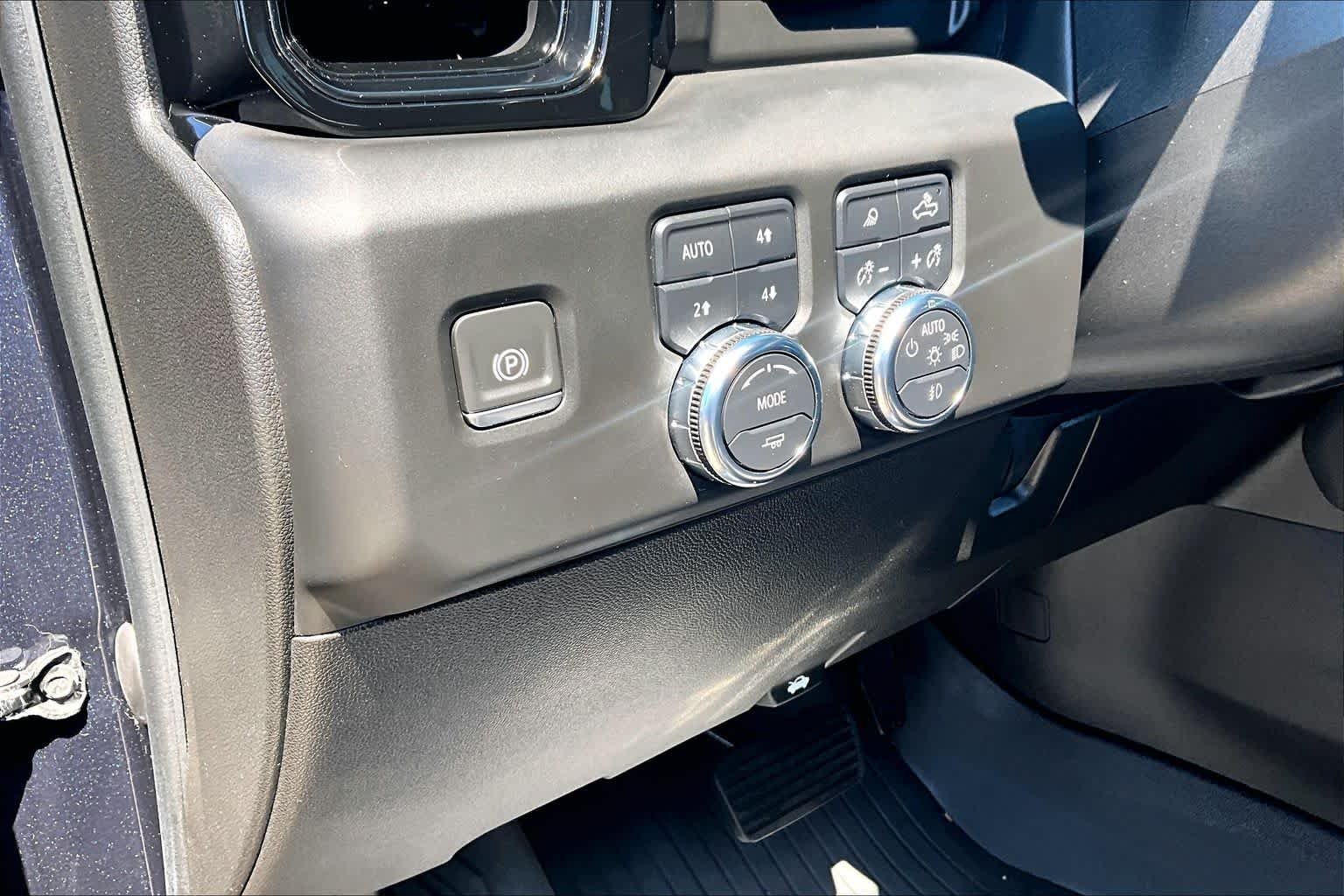 Used 2024 Titanium Rush Metallic GMC AT4 image 36