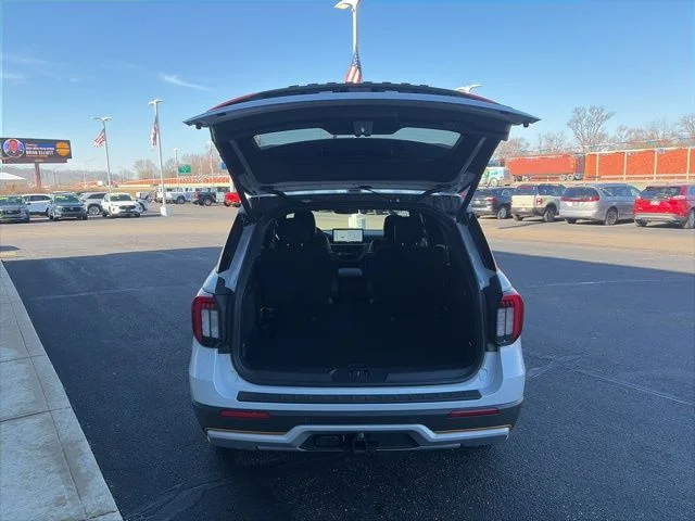 New 2026 Space White Metallic Ford Tremor® image 44