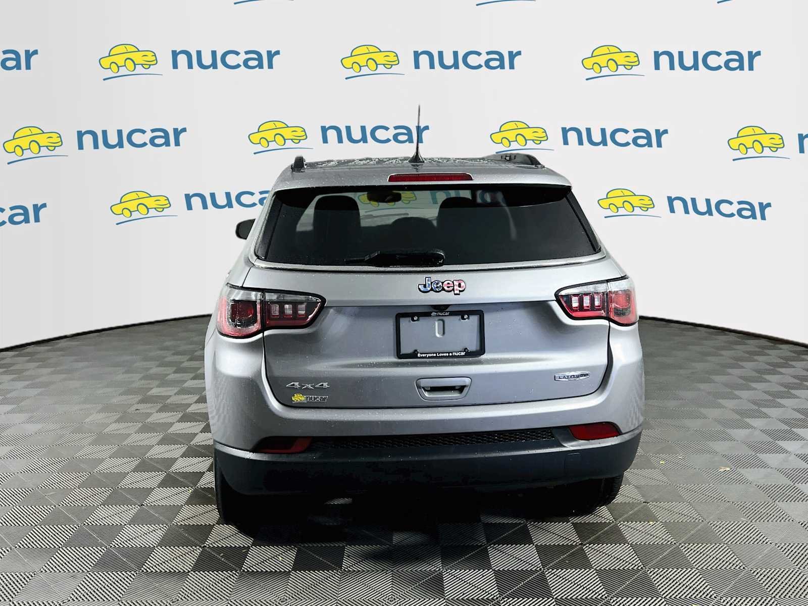 Used 2020 Billet Silver Metallic Clearcoat Jeep Latitude image 6