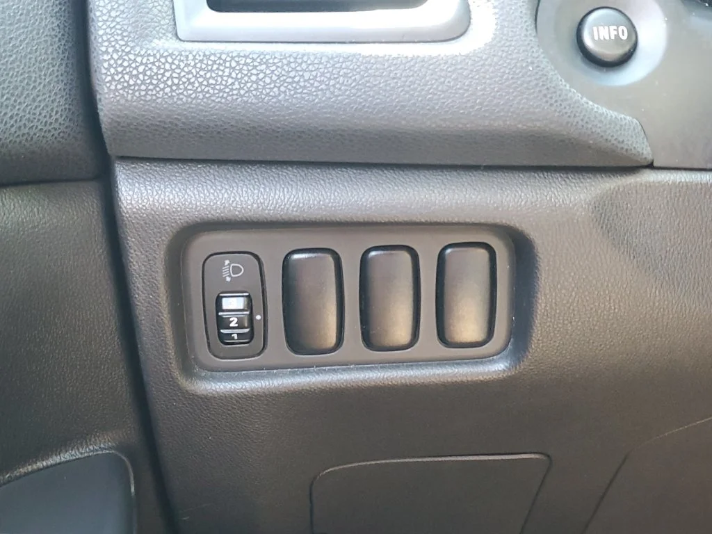 Used 2018  Mitsubishi 2.0 LE image 30