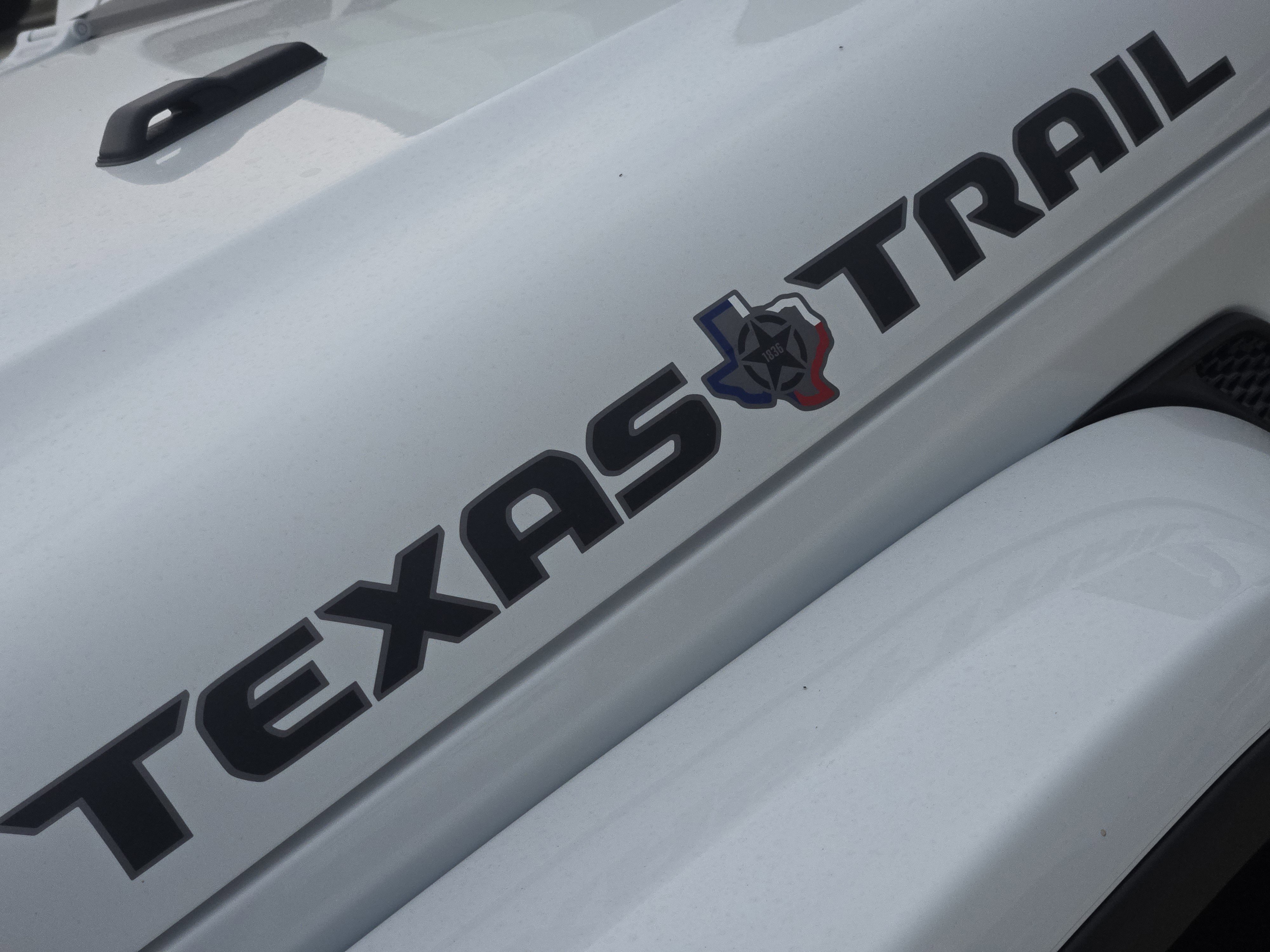 New 2026 Bright White Clear-Coat Exterior Paint Jeep Texas Trail image 8