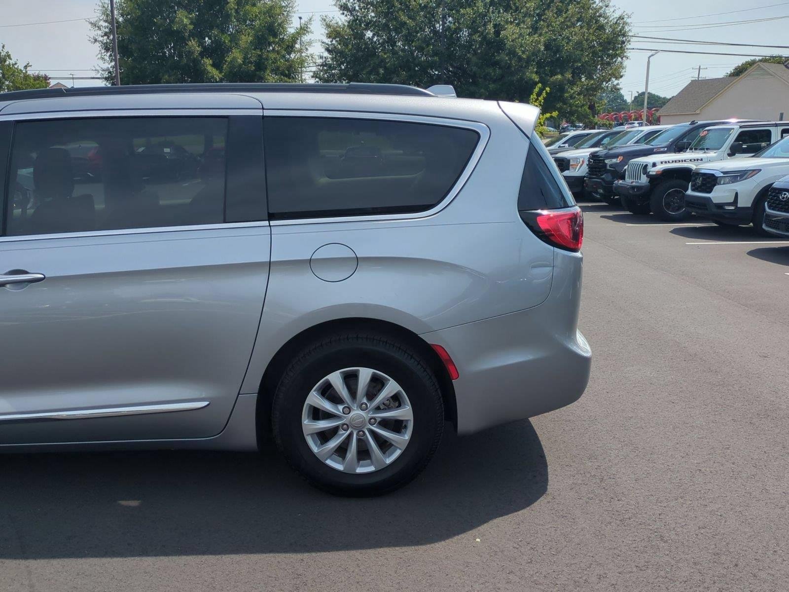 Used 2017 Billet Silver Metallic Clearcoat Chrysler Touring-L image 11