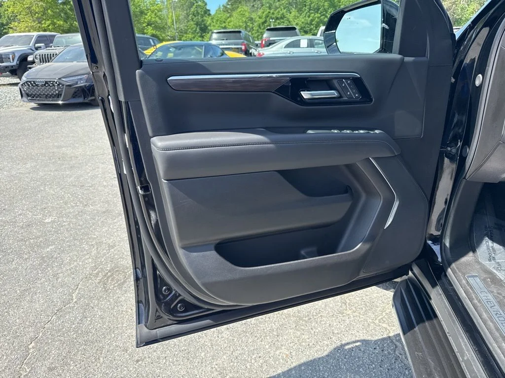 Used 2025 Black Chevrolet LT image 26